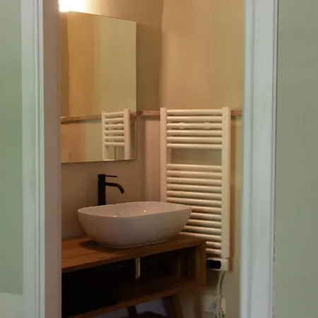 La Vecchia Scuola 3*